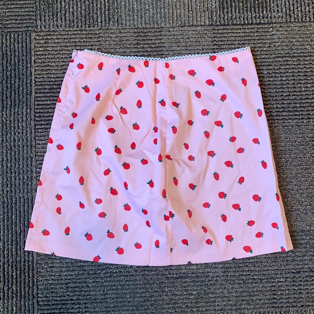 Strawberry print mini skirt, L
